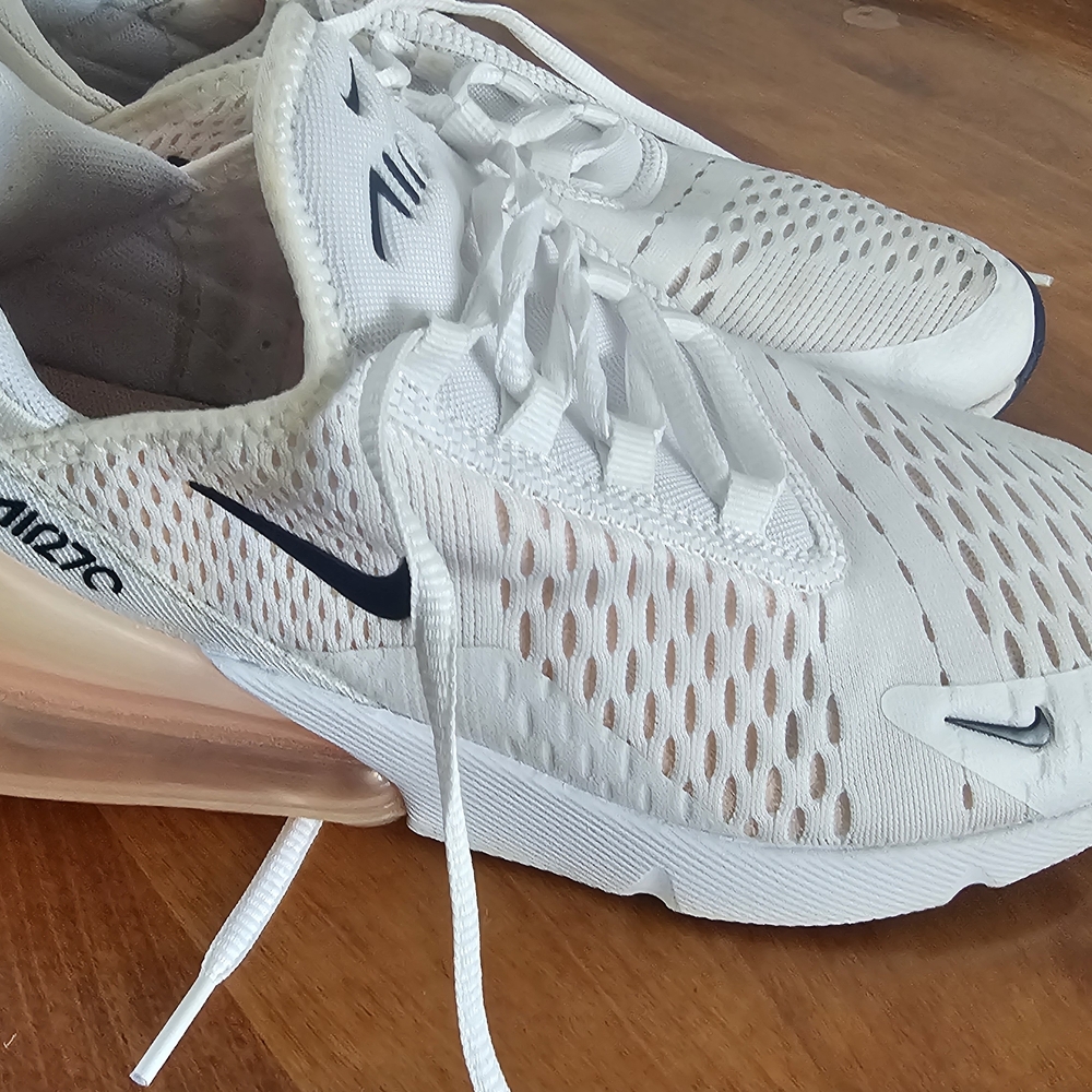 TRADE? Aike Air Max White and Black Athletic Shoes